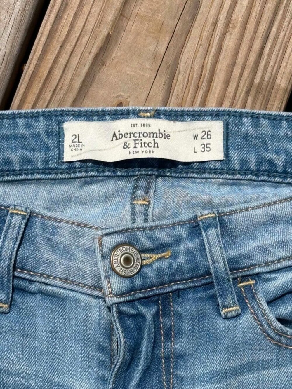 Abercrombie Straight Leg SZ 2L Jeans Y2K Light Wash Preppy Minimalist 3378